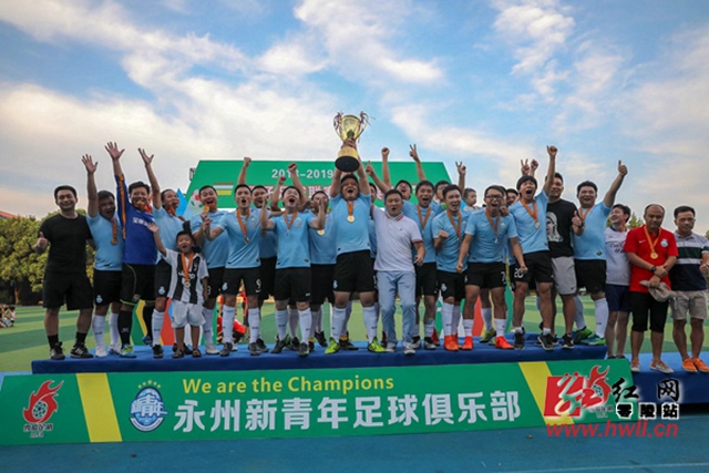 封禁五年后的赵薇：从顶流到平凡生活的转变